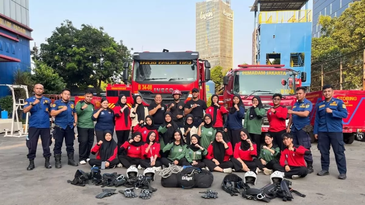 UKM Kepalangmerahan UBSI Gelar Pelatihan Dasar Rapelling di Sudin Pemadam Kebakaran Tanjung Duren