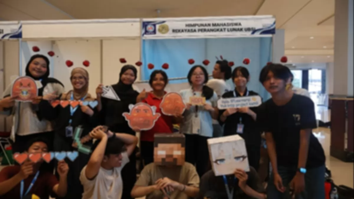 Semarak SEMOT 2026, HIMA RPL UBSI Hadirkan Booth Interaktif dan Konser Seni