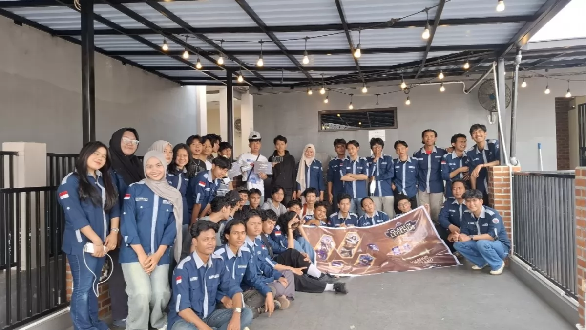 Himpunan Mahasiswa Teknologi Informasi dengan bangga menyelenggarakan Turnamen Mobile Legends “Clash of Legends: Prove Your Worth, Claim The Glory”.