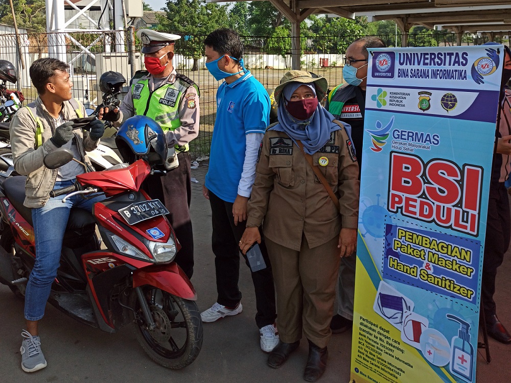Bentuk Nyata BSI Peduli Bagikan Paket Masker & Hand Sanitizer Di Wilayah PSBB Bekasi
